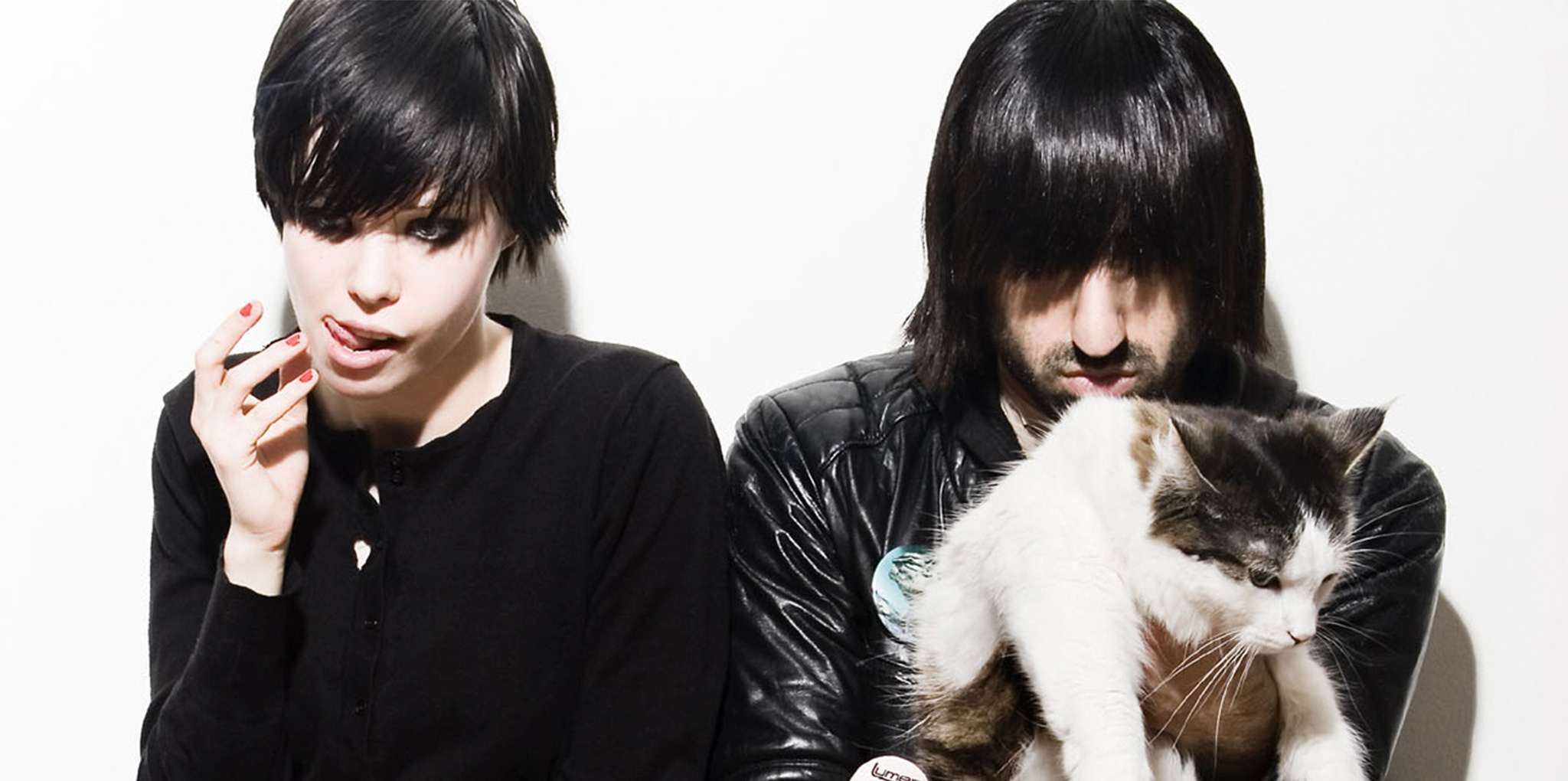 Crystal castles untrust